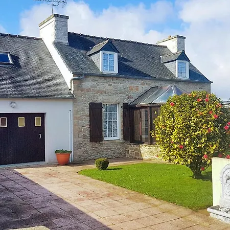 4 Bedroom Amazing In S Thegonnec