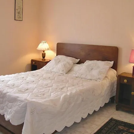 Дом отдыха 4 Bedroom Amazing In S Thegonnec
