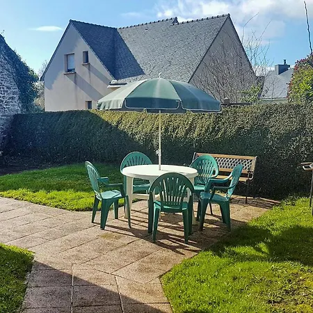4 Bedroom Amazing In S Thegonnec Дом отдыха Le Cloitre-Saint-Thegonnec