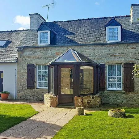 4 Bedroom Amazing In S Thegonnec Дом отдыха Le Cloitre-Saint-Thegonnec